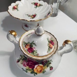 New Genuine Royal Albert 2-piece Sugar Bowl & Pedestal Bowl "Old Country Roses"